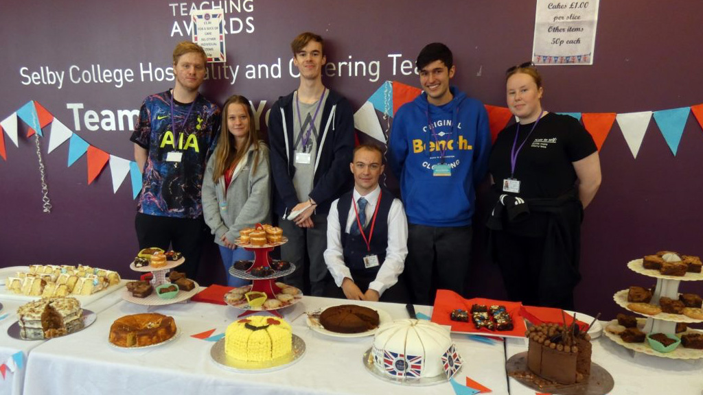 Students with the cakes they made