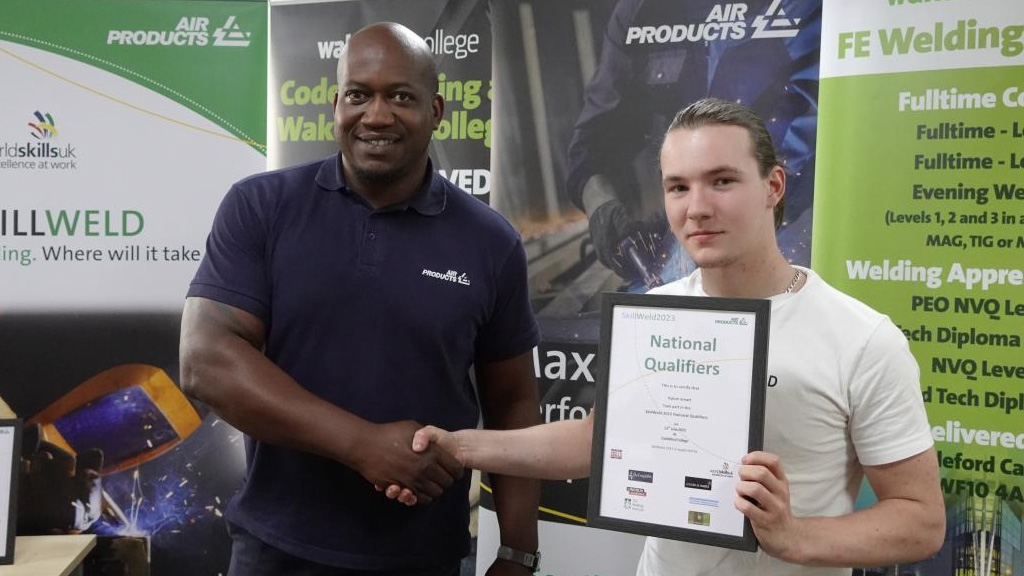 Kalum Smart being presented with his certificate at the SkillsWeld 2023 Qualifiers at Castleford College