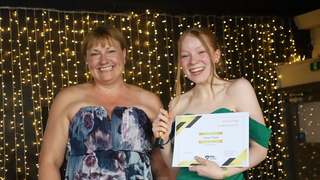 img selby college sixth form awards karen ralphs anna tune 002.jpg